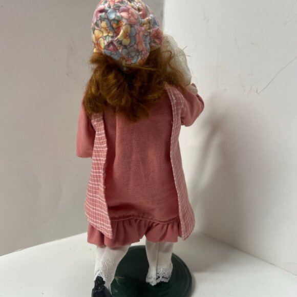 Byers Choice Colonial Country Spring Girl Butterfly Net Bonnet The Carolers - Picture 5 of 7